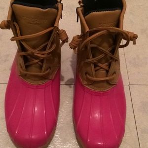 Girls Pink bottom Sperrys duck boots